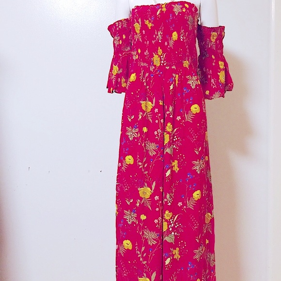 EXPRESS, Red Floral Off-The-Shoulders Smocked Maxi - Picture 5 of 16